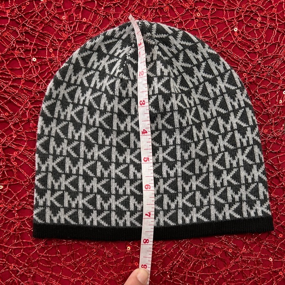 Michael Michael Kors Women’s Toque - Picture 9 of 10